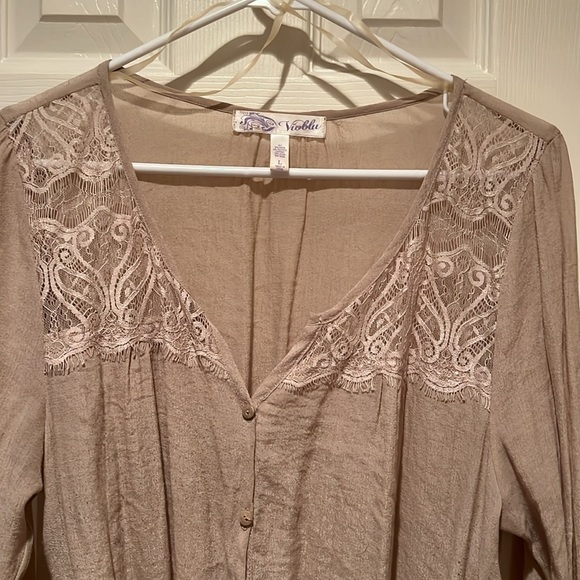 Vioblu Cream button belted top - Picture 2 of 3